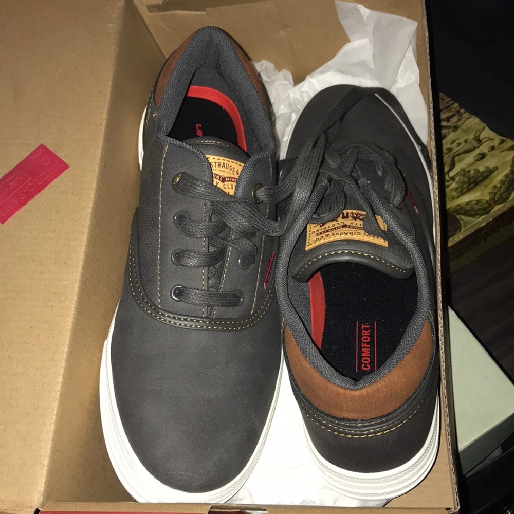 Men’s Levi’s shoes